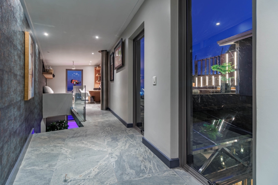 4 Bedroom Property for Sale in Green Point Western Cape